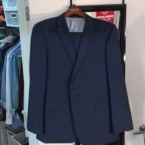 Two Piece Tommy Hilfiger Navy Suit: 44L, 40x32